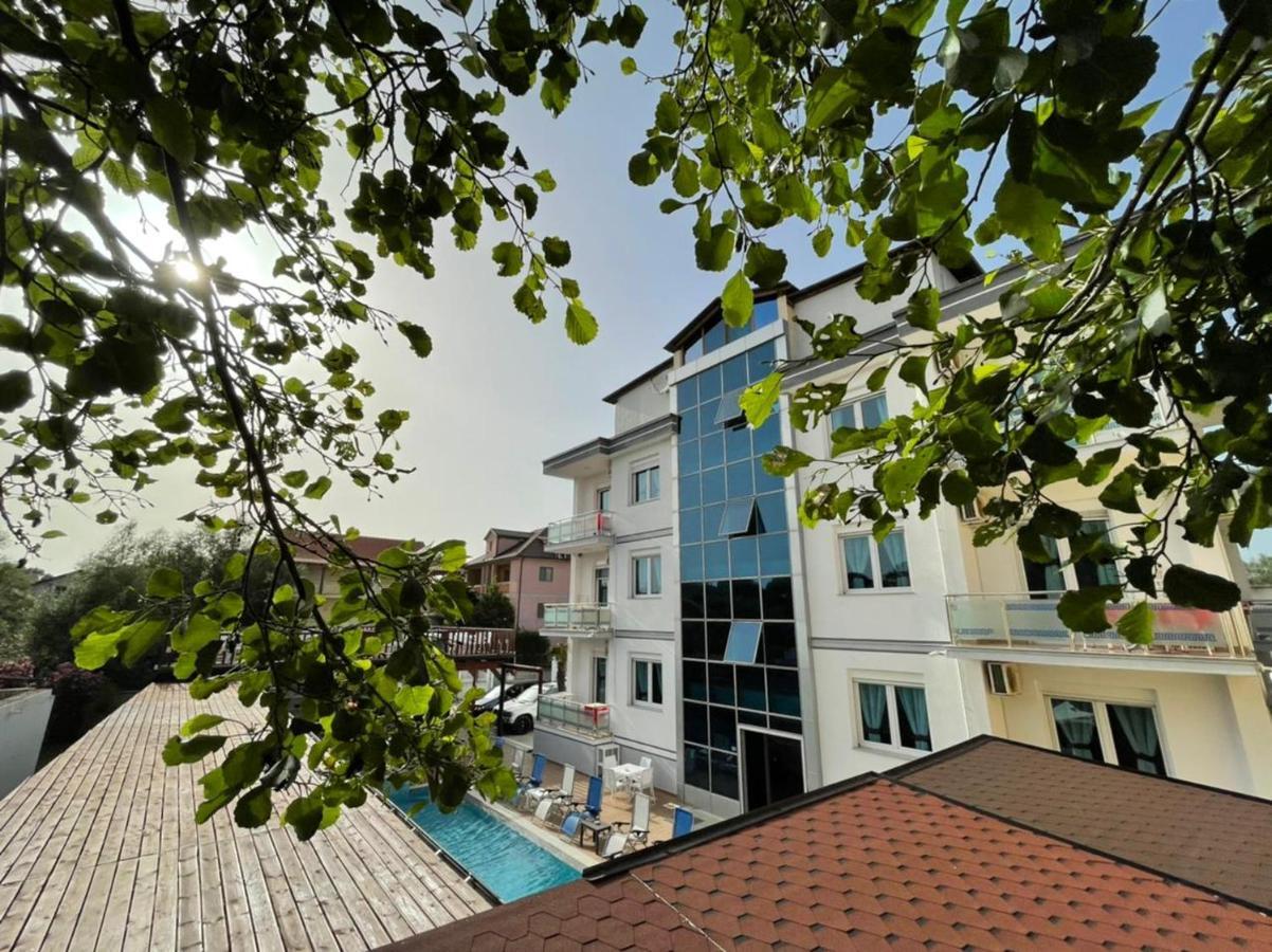 Brian Hotel Velipoje Bagian luar foto