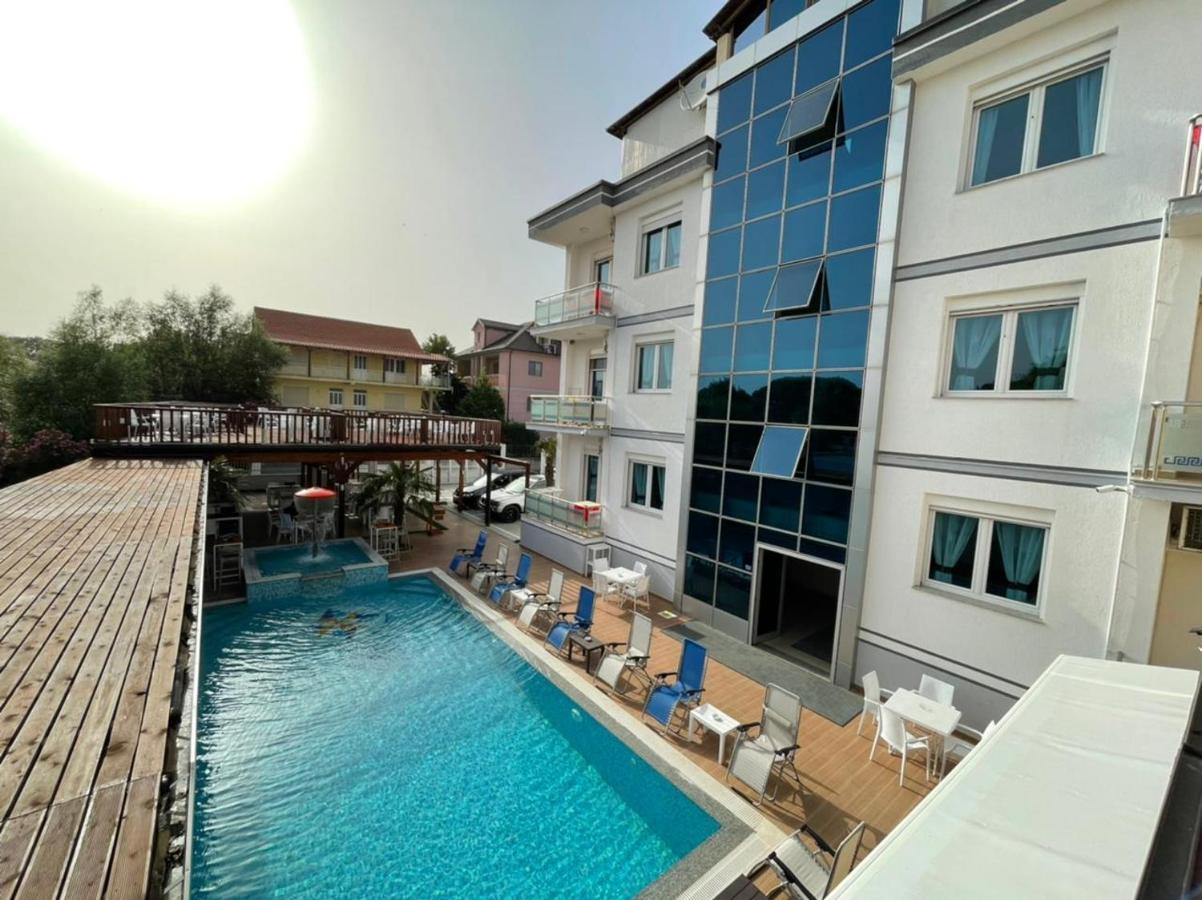 Brian Hotel Velipoje Bagian luar foto