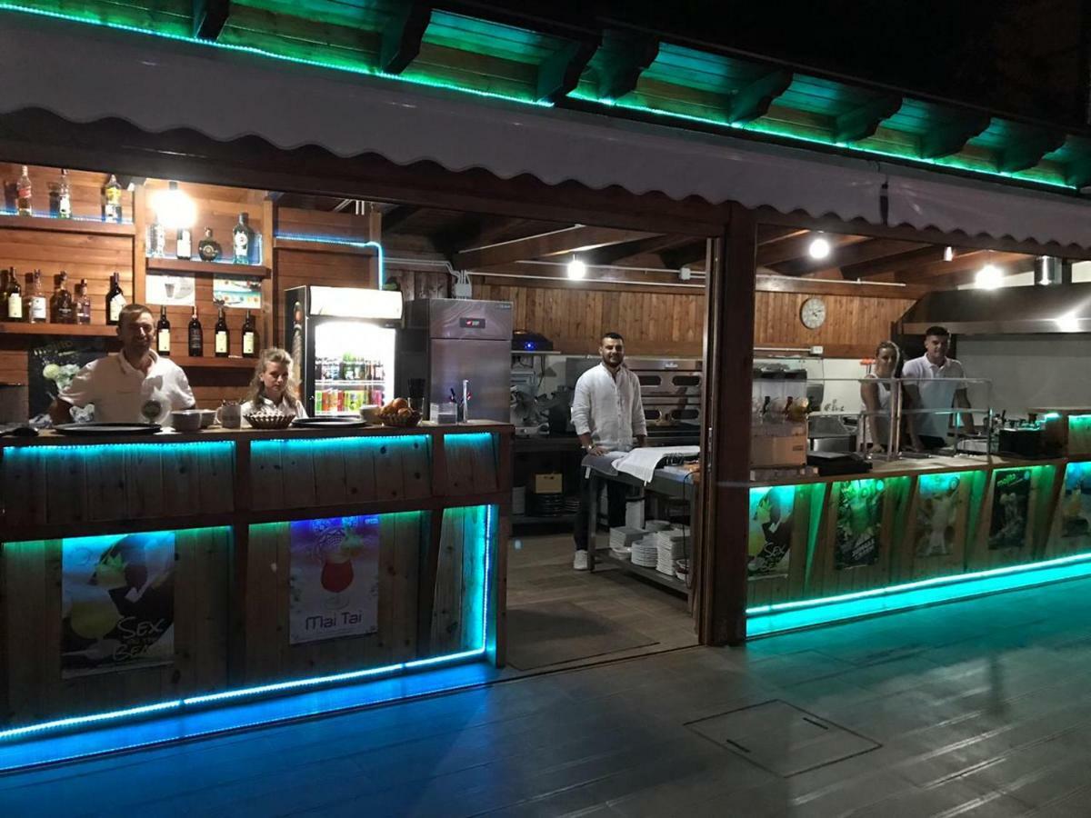 Brian Hotel Velipoje Bagian luar foto