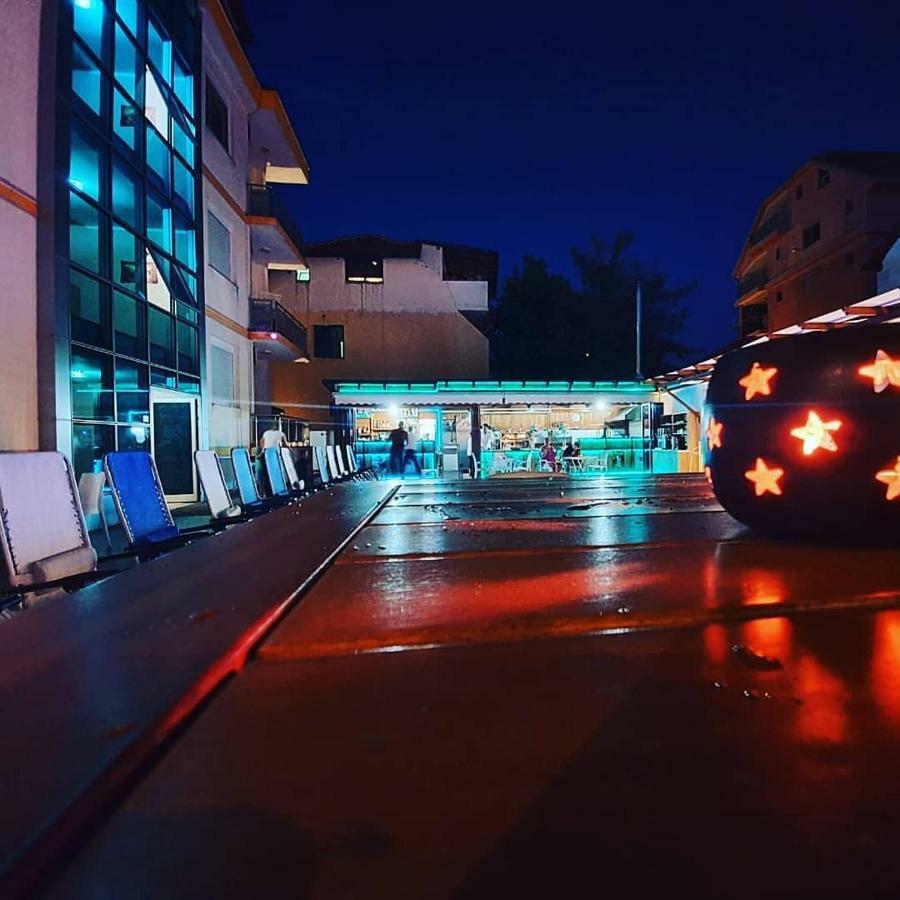 Brian Hotel Velipoje Bagian luar foto